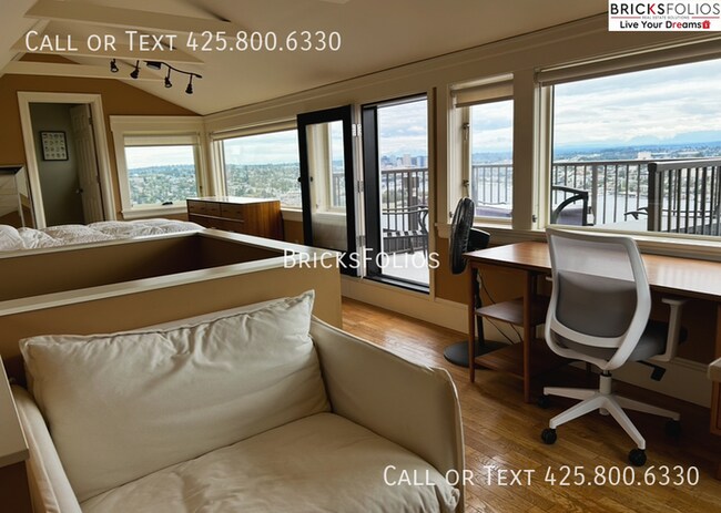 Foto del edificio - Wake Up to Lake Union – Tudor Home in Prim...