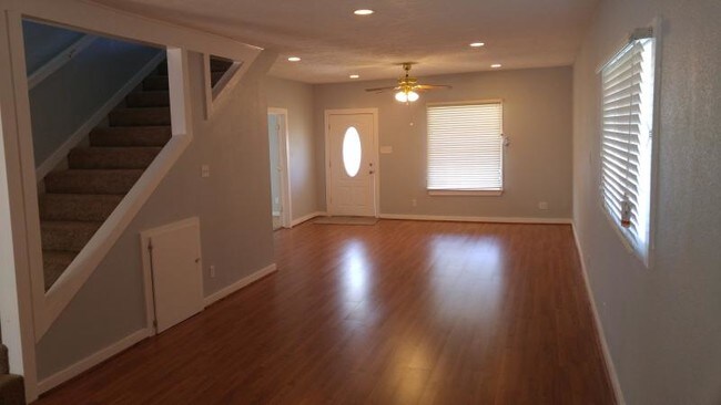 Building Photo - 305 Clifton St