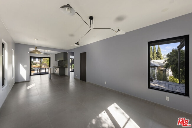 Foto del edificio - 2287 Baxter St