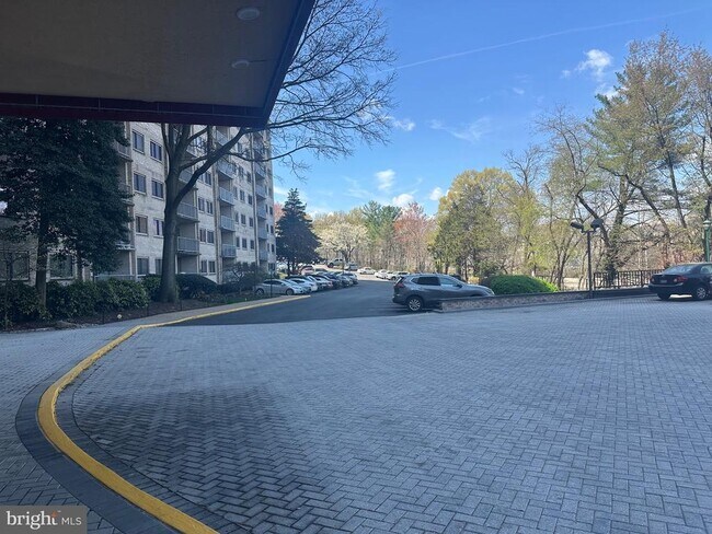 Foto del edificio - 2500 N Van Dorn St