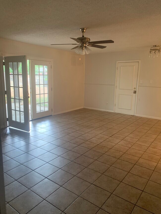 Building Photo - 704 Apollo Dr