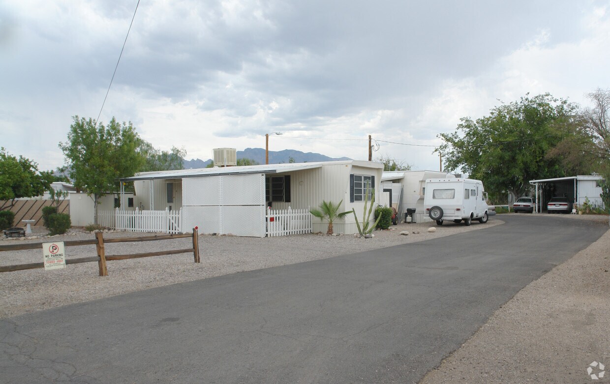 Primary Photo - Mhp - 17 Spaces & 1 Sfr