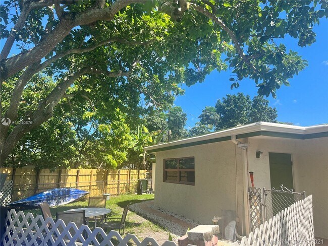 Building Photo - 5741 Douglas St