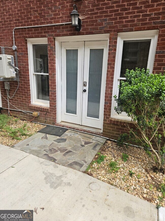 Foto del edificio - 660 Forest Hills Dr