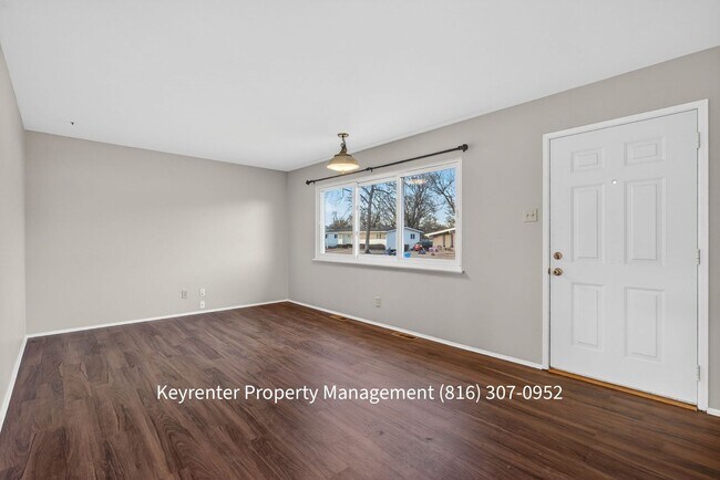 Foto del edificio - Spacious Florissant Home with Finished Basement & Bar