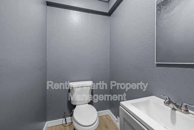 Building Photo - 963 3rd St W
