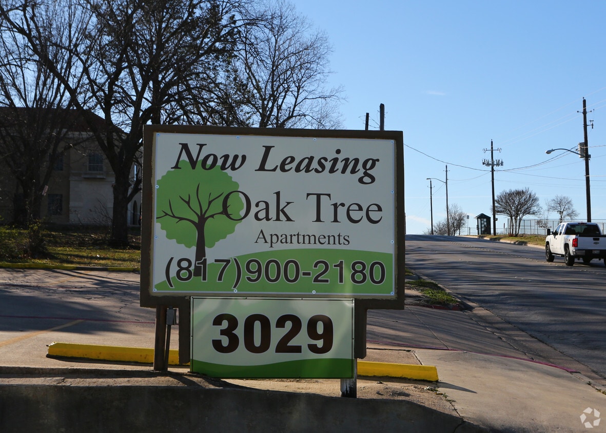 Building Photo - Oak Tree Apartments