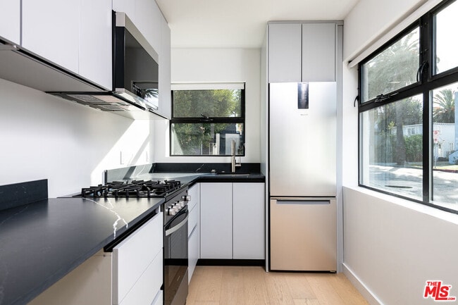 Building Photo - 1325 Cabrillo Ave