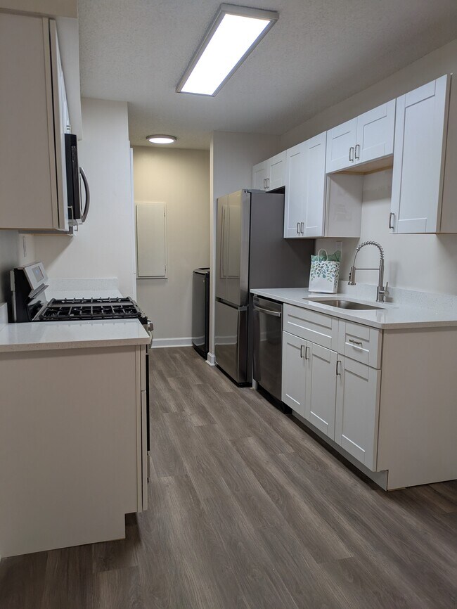 Building Photo - Chelsea Apartments