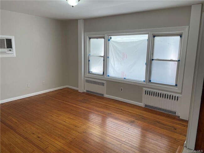 Building Photo - 45 Chestnut St