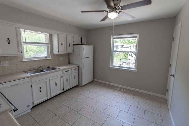 Foto del edificio - 1321 S Roseta Ave