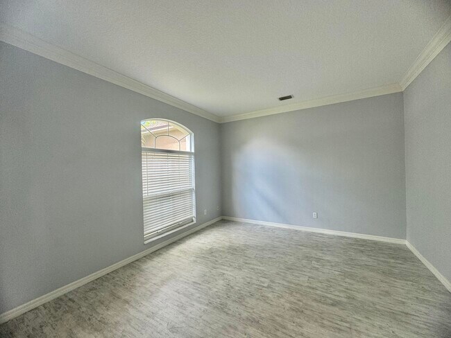 Building Photo - 2601 Englewood Dr