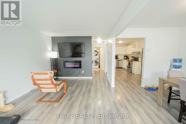 Building Photo - 825-825 Cahill Dr W