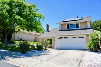 Building Photo - 2820 Dandelion Cir