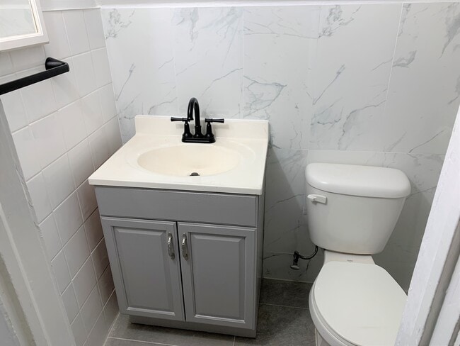 Foto del edificio - 4706 104th St