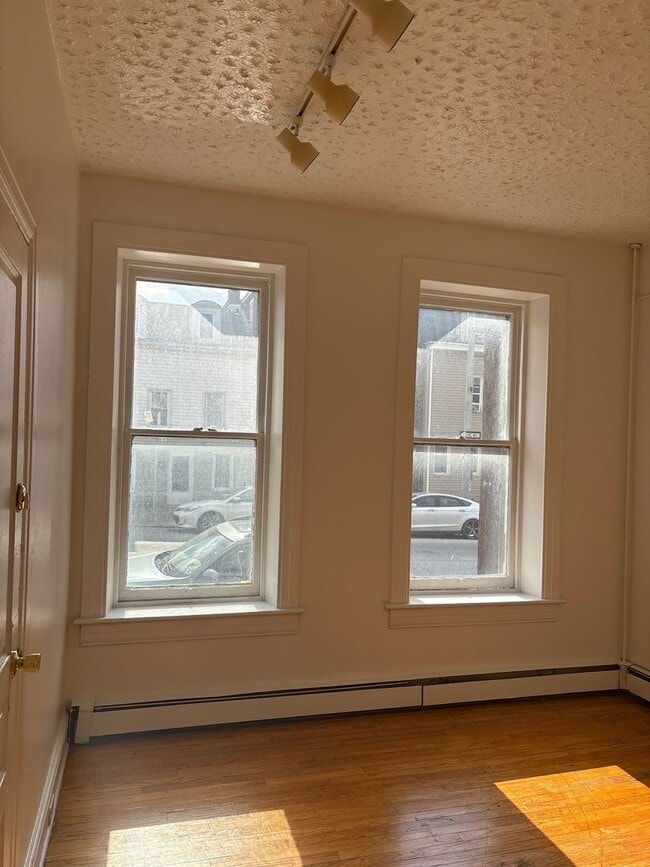 Building Photo - 1st Floor 2 Bedroom Apartment-York City SD