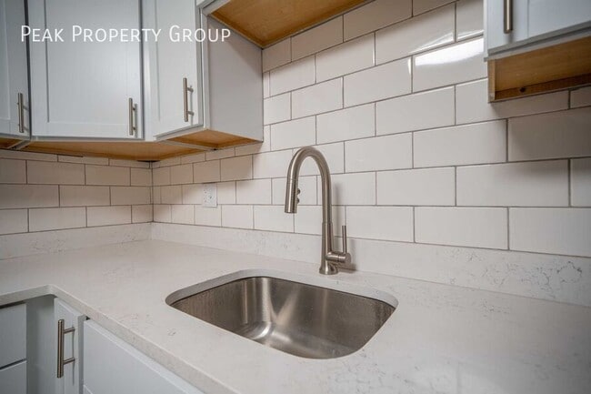 Building Photo - 1236 Indianola Ave