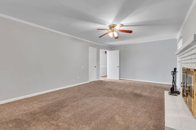 Foto del edificio - Spacious 3 Bedroom, 2 Bath Home with Dual Living Areas & Energy-Saving Solar Panels! $2,100/mo rent