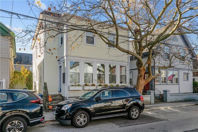Foto del edificio - 31 W Narragansett Ave