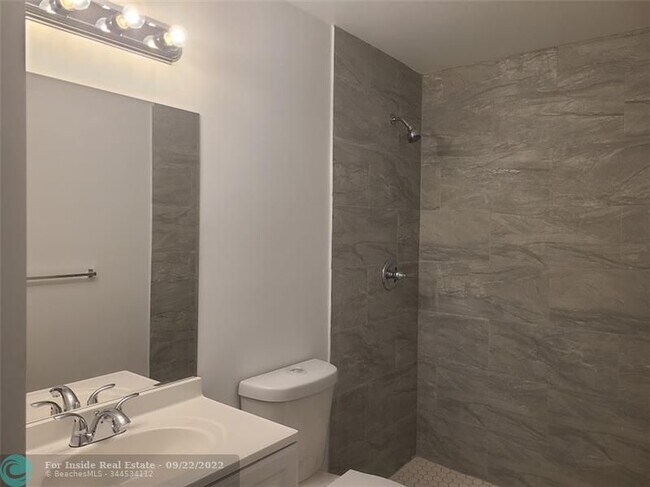 Foto del edificio - 2324 Johnson St