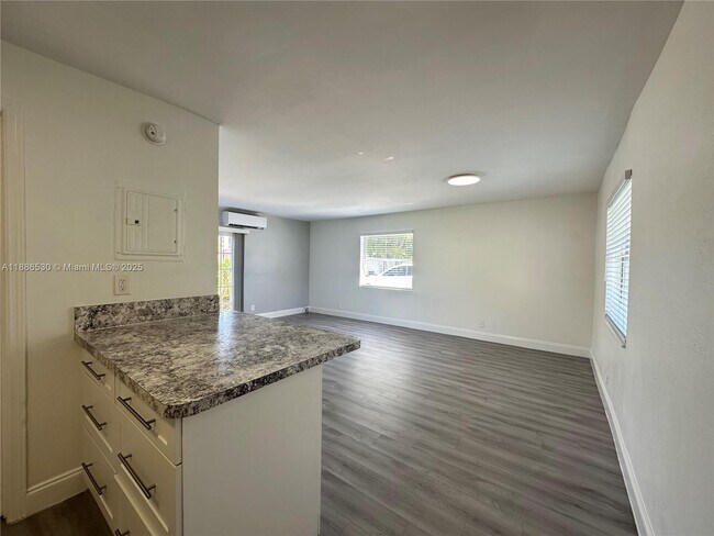 Foto del edificio - 1413 N Dixie Hwy
