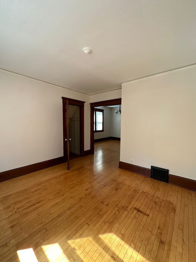 Foto del edificio - 3251 N Booth St