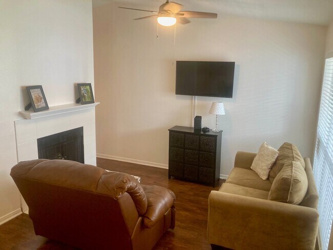 Foto del edificio - 3506 Cove View Cir