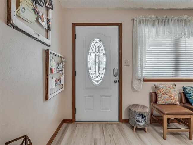 Foto del edificio - 1220 Columbia Ct