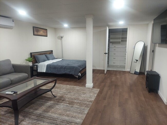 Foto del edificio - 5765 Penfield Pl