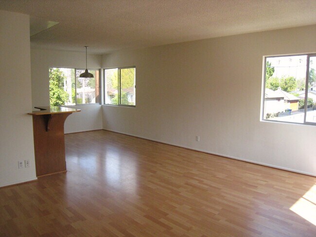 Foto del edificio - 13203 Moorpark St