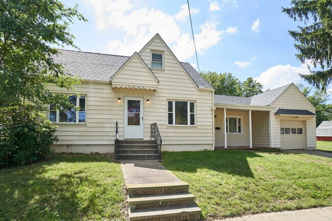 Foto del edificio - Renovated Goodyear Heights 3-4 Bed 1 Bath ...