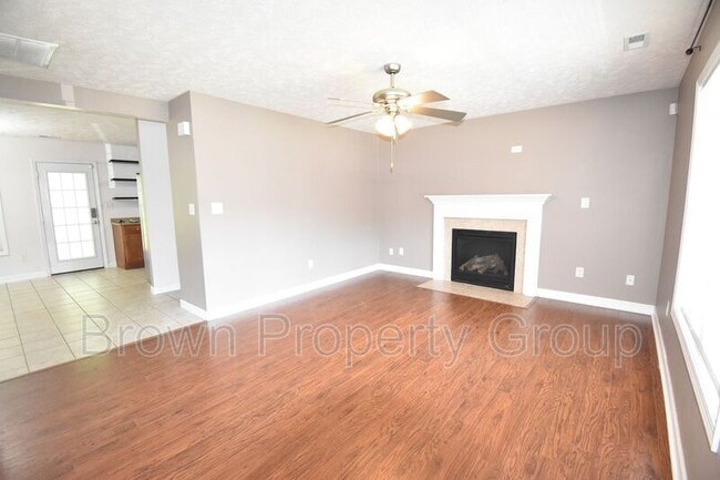 Building Photo - 165 Pender Rd