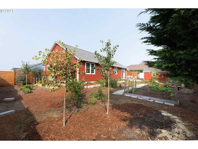Building Photo - Bright and Beautiful 3/2 in Seabird Village!
