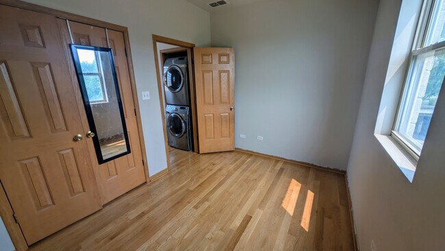 Foto del edificio - 2902 W Fillmore St