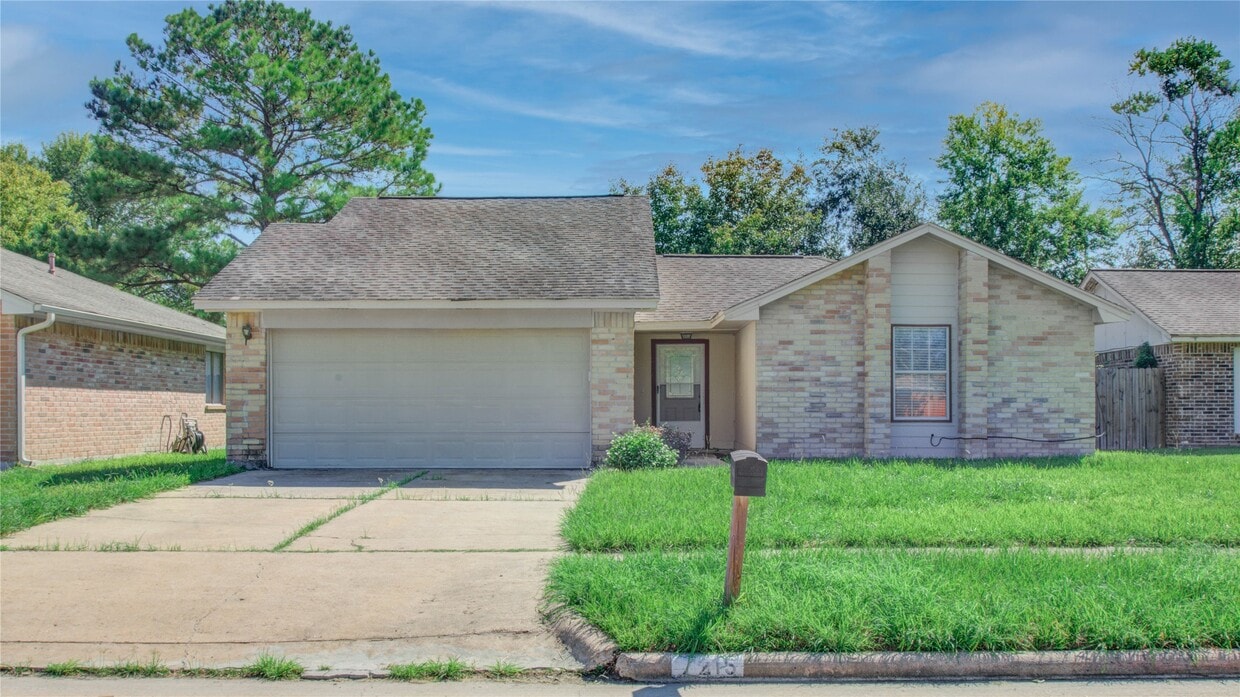 Primary Photo - 7215 Caracas Dr