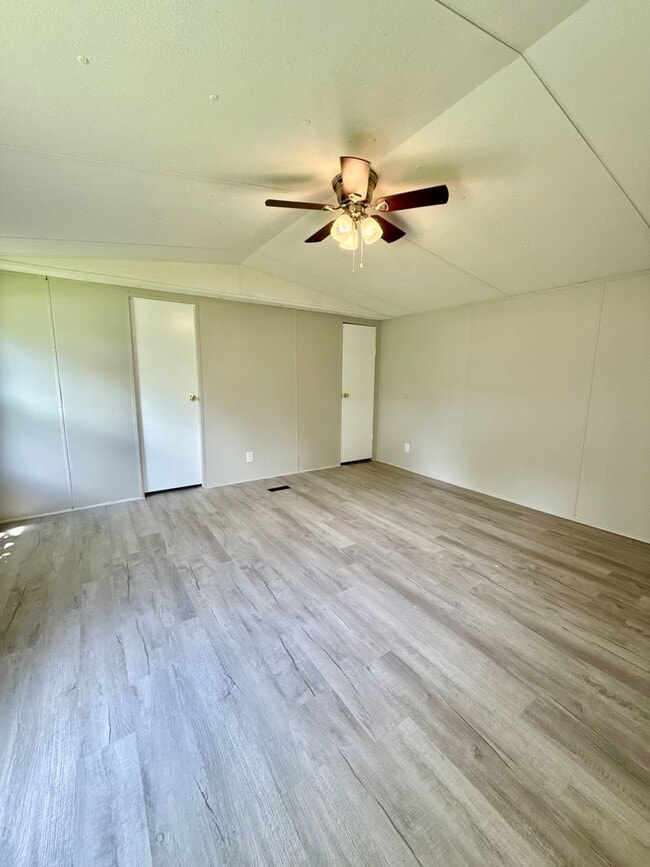 Building Photo - 3 BED/2 BATH MOBILE HOME UNDER RENO