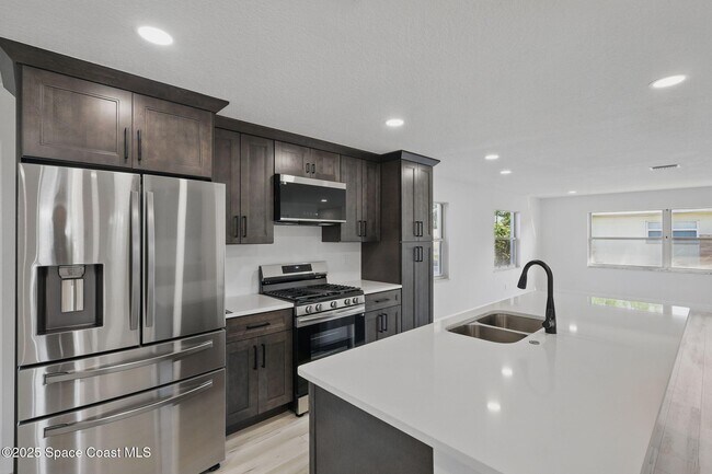Building Photo - 280 Antigua Dr