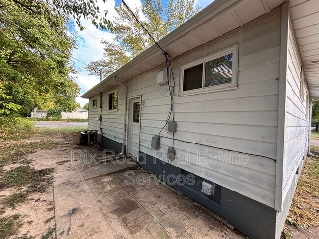 Building Photo - 5441 Bayside Dr