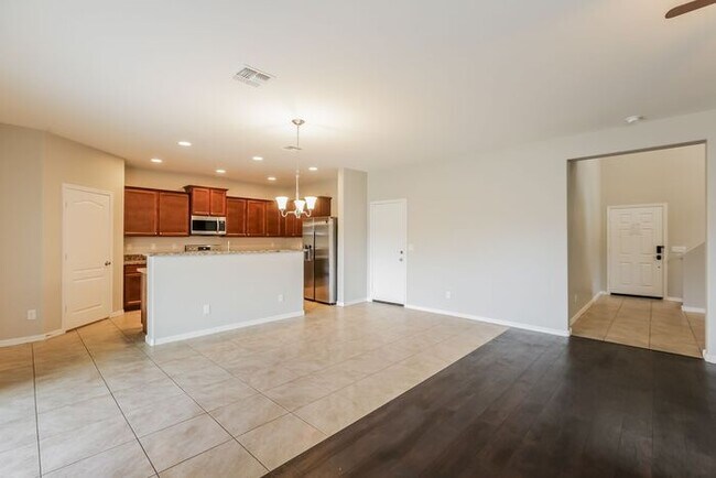 Building Photo - Beautiful 4 Bedroom, 2.5 bath Home in Buck...