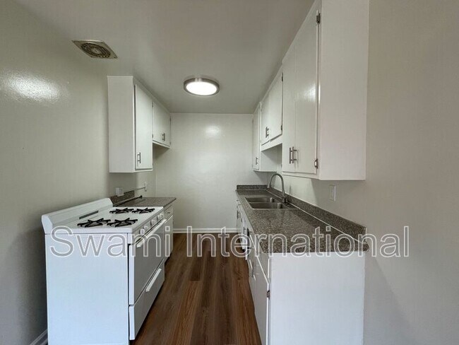 Foto del edificio - 2700 W El Segundo Blvd