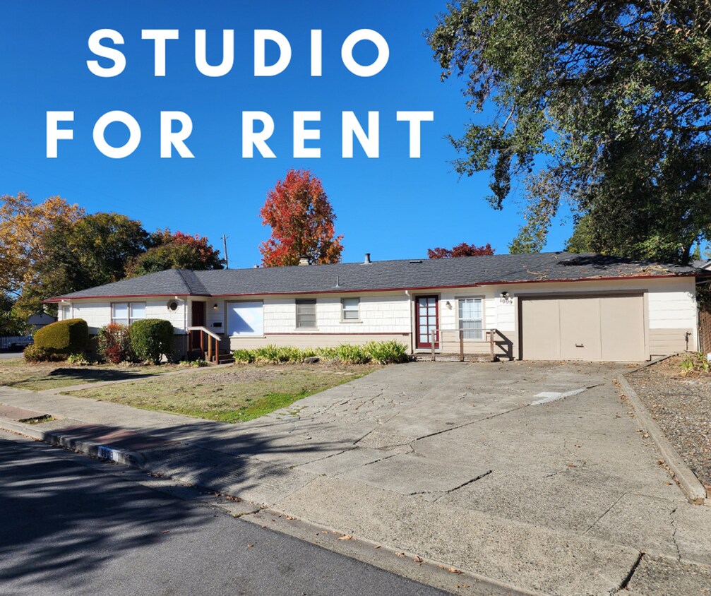 Primary Photo - 1009 Silva Ave