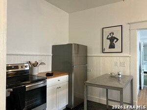 Building Photo - 2213 N Flores St