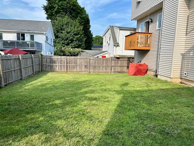 Foto del edificio - 16 Belmont Cir