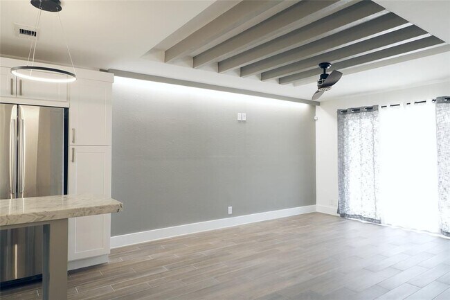 Building Photo - 614 Kipling St