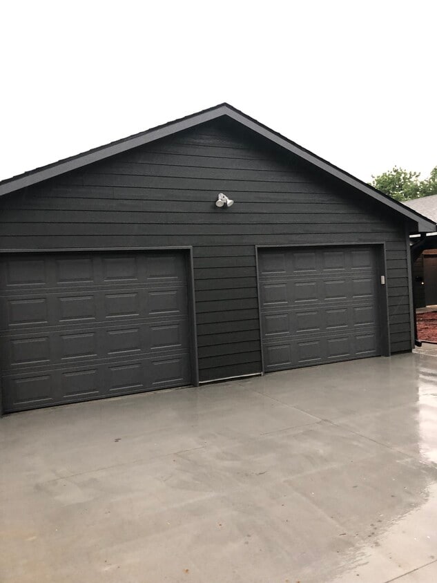 Building Photo - 3630 W Maple St