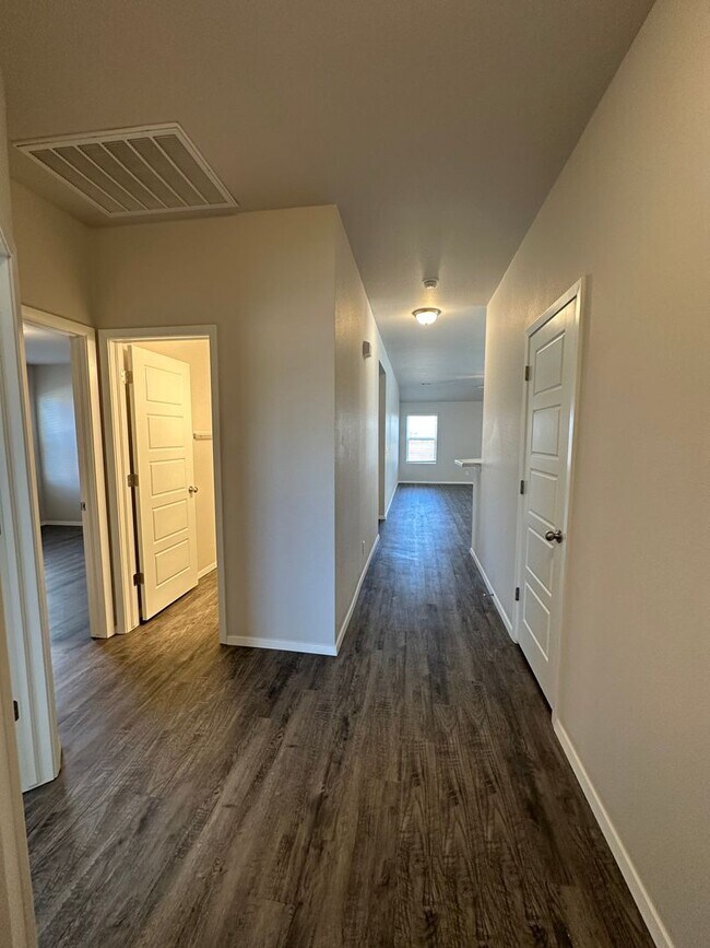 Foto del edificio - Now Preleasing Beautiful 3-Bedroom Home in Broken Arrow