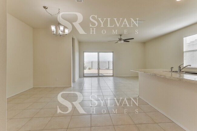 Foto del edificio - This charming home is ready for your personal touch!