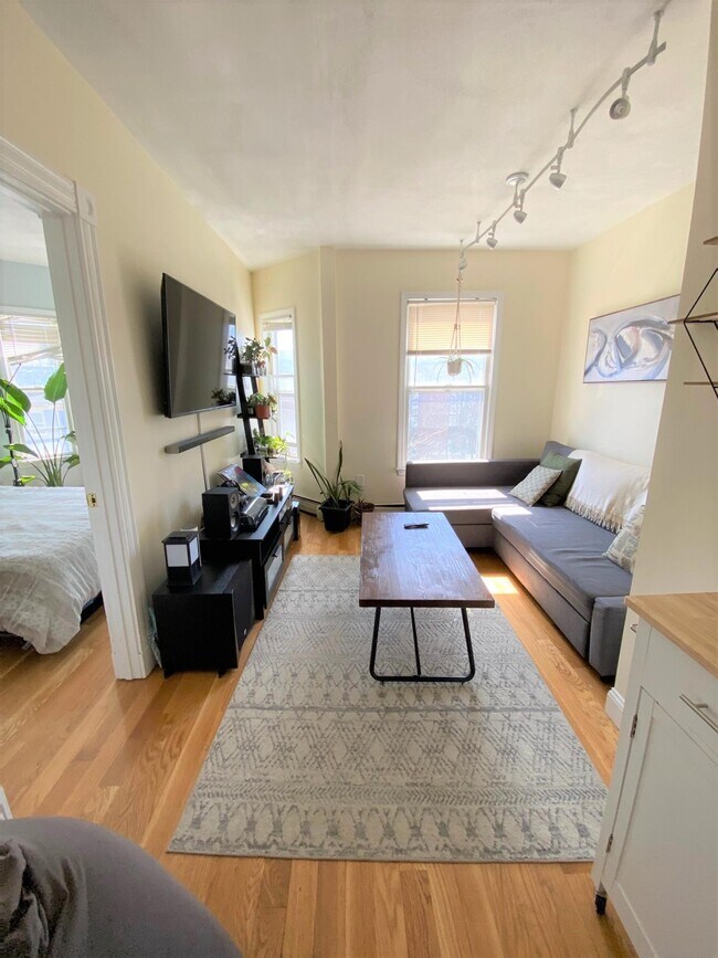 Foto del edificio - 359 Western Ave