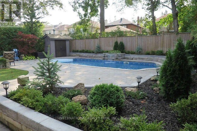 Building Photo - 76 De Vere Gardens