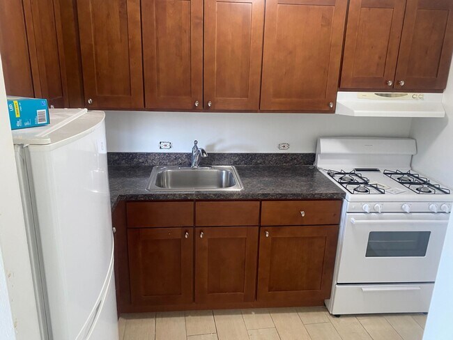 Building Photo - 80 Guion St